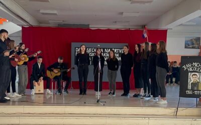 SJEĆANJE NA VUKOVAR I ŠKABRNJU U SREDNJOJ ŠKOLI OTOČAC