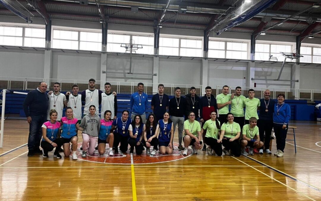 SREBRO I BRONCA ZA GACKE SOKOLE U BADMINTONU