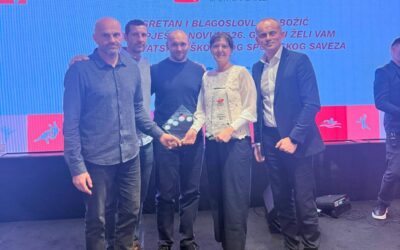 NAGRADA ZA DOPRINOS RAZVOJU ŠKOLSKOG SPORTA  NAŠOJ NASTAVNICI SUZANI BIŽANOVIĆ