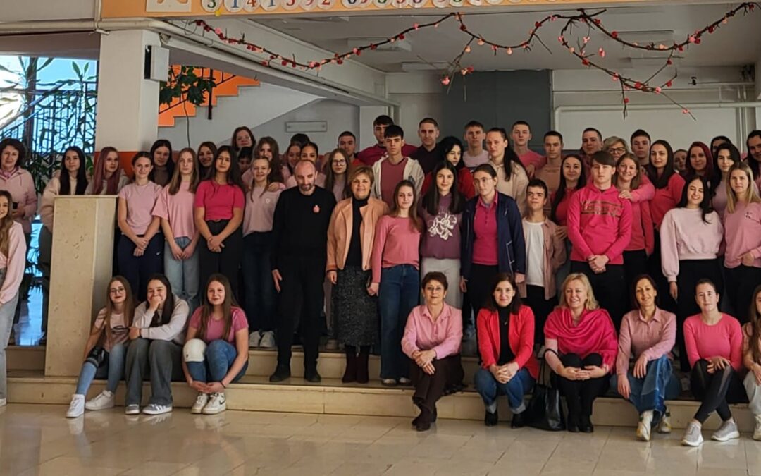 RUŽIČASTIM MAJICAMA PROTIV VRŠNJAČKOG NASILJA